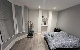 Cozy Two Bed In Brixton Next To Station